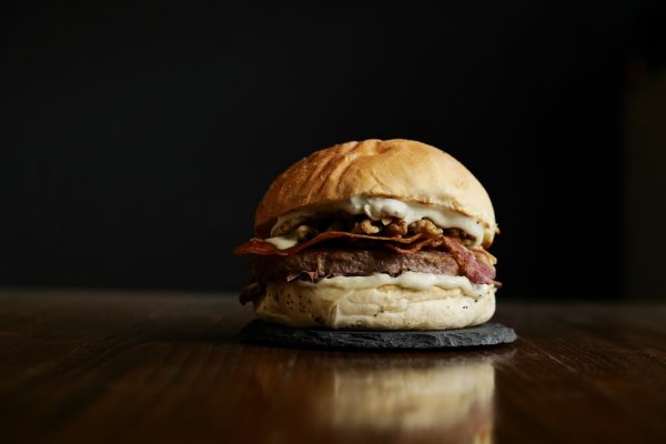burger-minimal-black-background-2022-01-19-00-09-45-utc